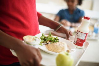小学校中学年に必要な栄養と食事のポイント